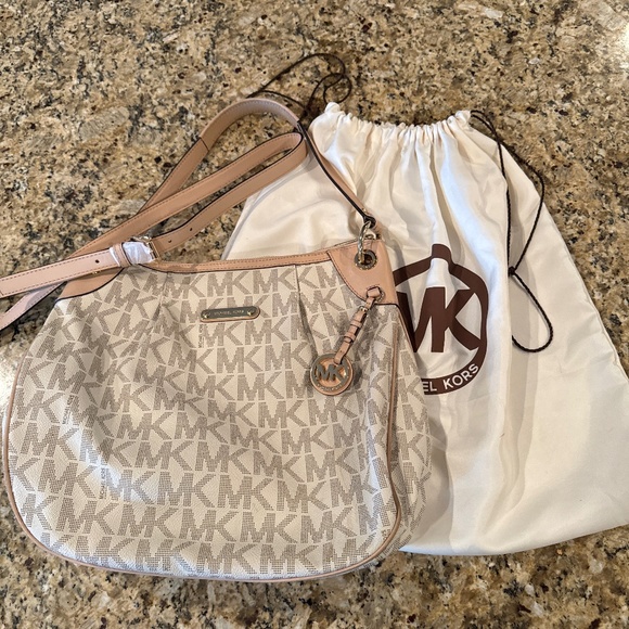 Michael Kors logo handbag - Picture 1 of 6